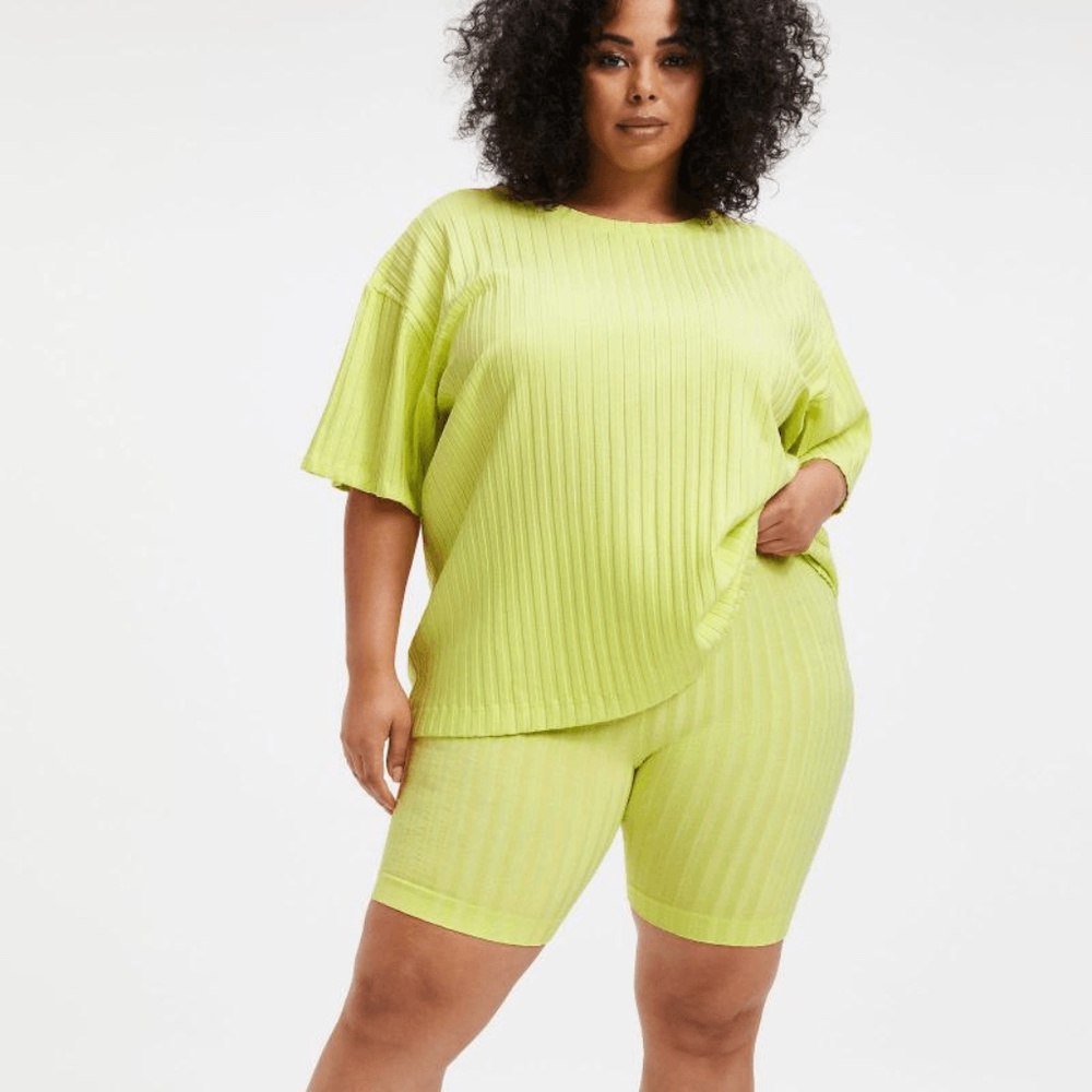 Good American 90’s Ribbed Boyfriend Tee in Key Lime